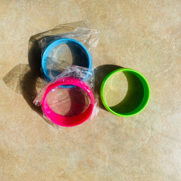 Socks and Triangle Earrings and bracelets. L - Picture 2 of 6